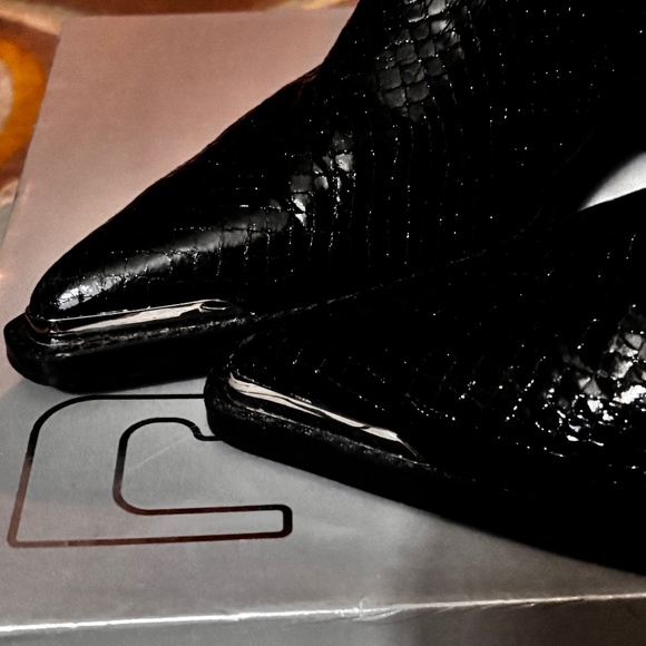 Lola Cruz Aurel Ankle Boots Black Sz 41 Pull On Pointed Toe with Silver Details - Picture 4 of 14